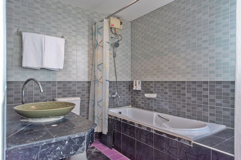 Bathroom 9