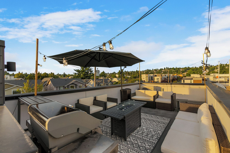 Food & Drinks 3, Modern Ballard Townhouse - Rooftop, Seattle