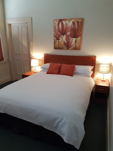 Others 2, Highlands Hotel, Wingecarribee