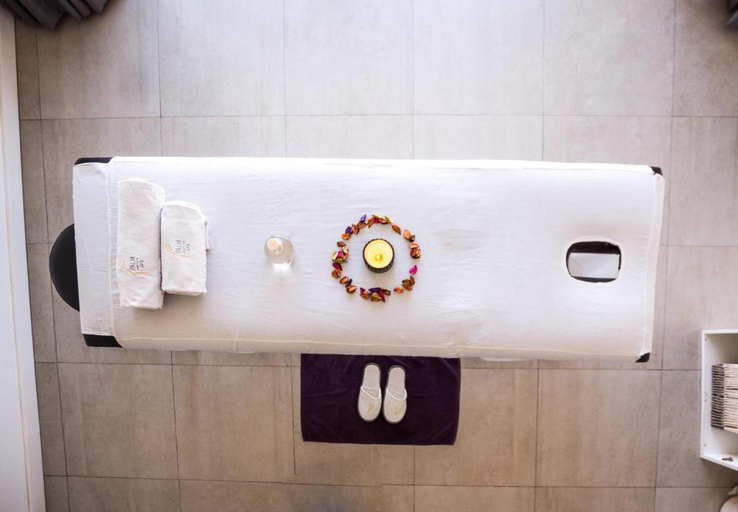 Bathroom 4, Palm Aparthotel, Maputo