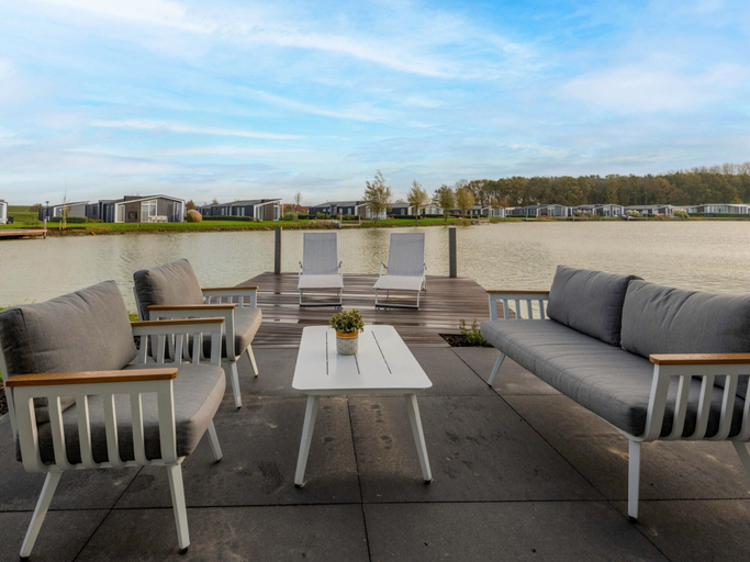Food & Drinks 5, Chalet in Zeeland With Sauna by the Water, Kapelle