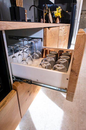 Food & Drinks 4, Bruny Island Oceanfront Luxe Cabin with Spa, Kingborough