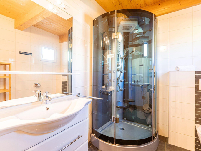 Bathroom 4, Majestic chalet with sauna and whirlpool, Murtal