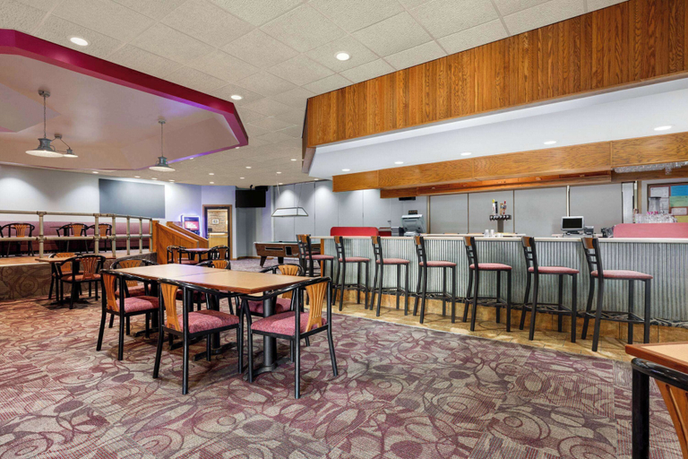 Food & Drinks 1, Ramada by Wyndham Alpena, Alpena