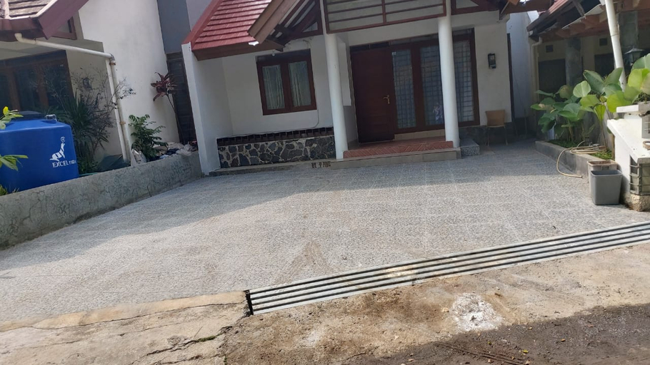 Exterior & Views 4, Vila Keluarga Syariah Mawar 9, Dago Resort 3BR, Bandung