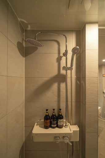 Bathroom 5, Shinchon Mayven Hotel, Seodaemun