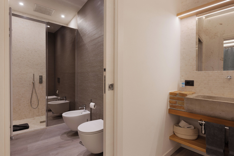 Bathroom 3, San Nicolò Suites, Trieste