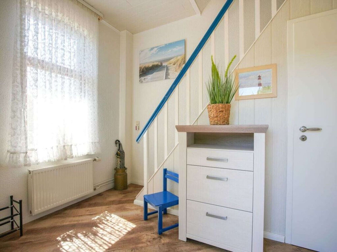 Interior 5, At Home Comfortable Holiday Residence, Leer