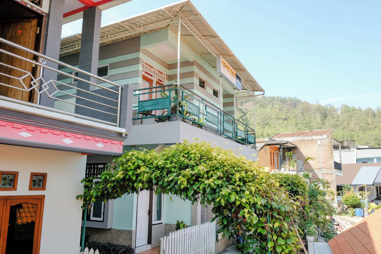 Exterior & Views 1, Hotel O Villa Hardi, Malang