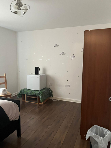 Others 4, Juana's private room, Manchester