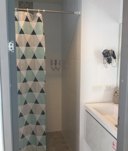 Bathroom, Grand Blue Condominium by Mary, Klaeng