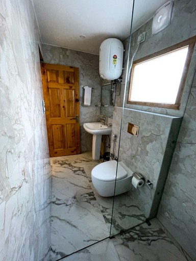 Bathroom 4, The Wild Yak, Mandi