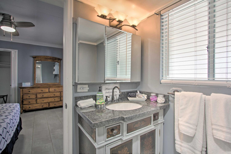 Bathroom 4, Ultimate Phoenix Group Getaway: Patio + Pool!, Maricopa