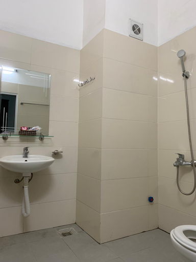 Bathroom 10