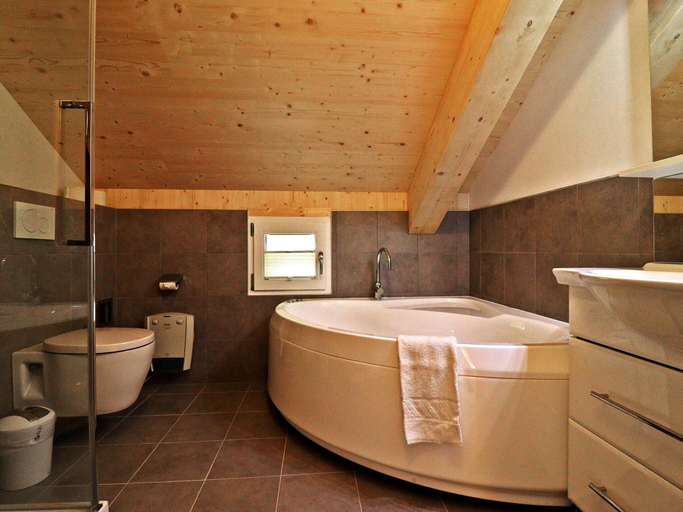 Bathroom 4, Lavish chalet with sauna near ski-slope, Murtal