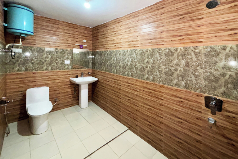 Bathroom 5, Hotel Varuni Mcleodganj, Kangra