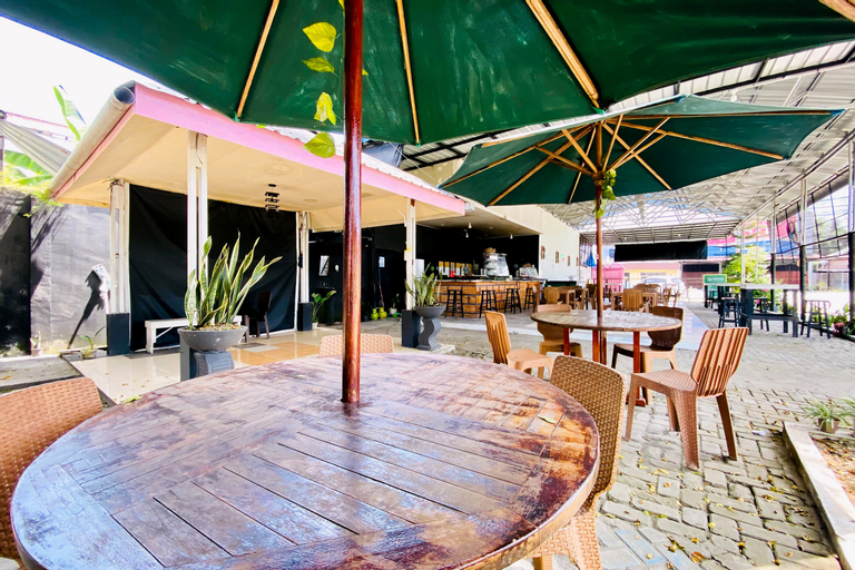 Food & Drinks 5, RedDoorz Syariah near RSU Sylvani Binjai, Binjai