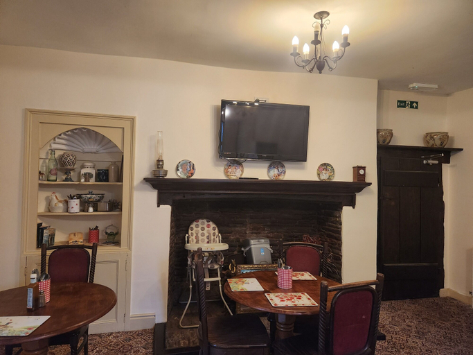 Others 5, Langley Inn, South Gloucestershire