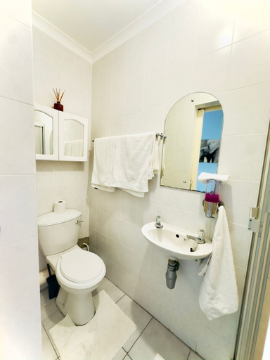 Bathroom 4, Caline VIP Beach Close, City of Cape Town
