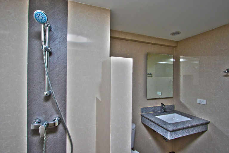 Bathroom 10