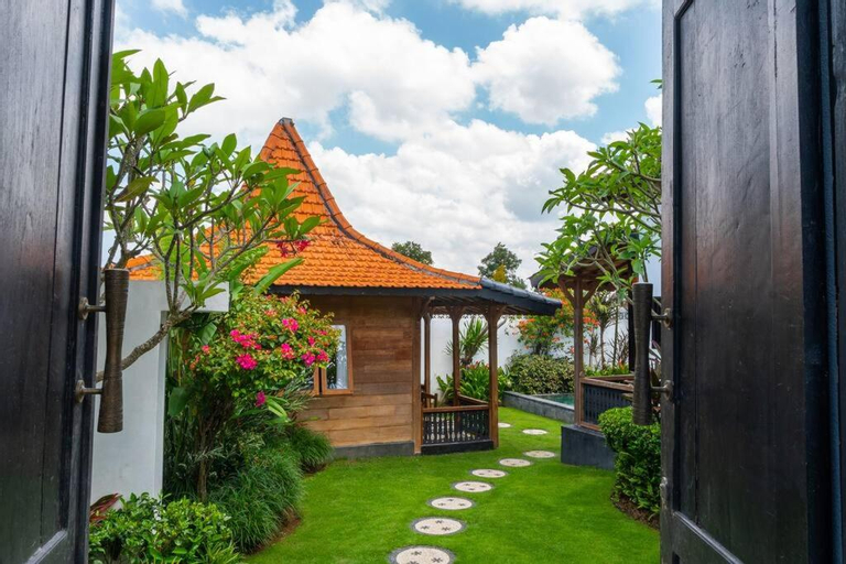 Stylish 3 BEDROOMS PRIVATE VILLA with pool in Berawa Canggu, Badung