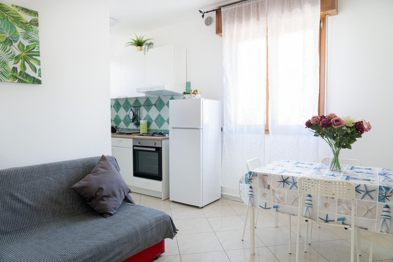 Others 3, Residence Yellow, Rimini