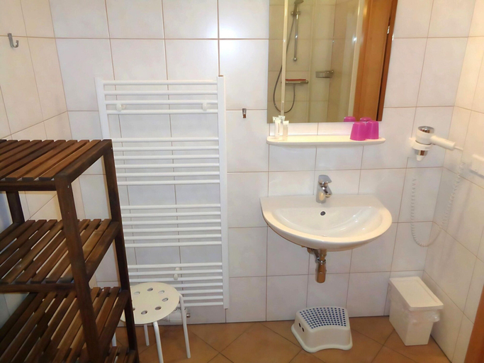 Bathroom 3, Apartment in Lungau near Ski Lift, Tamsweg