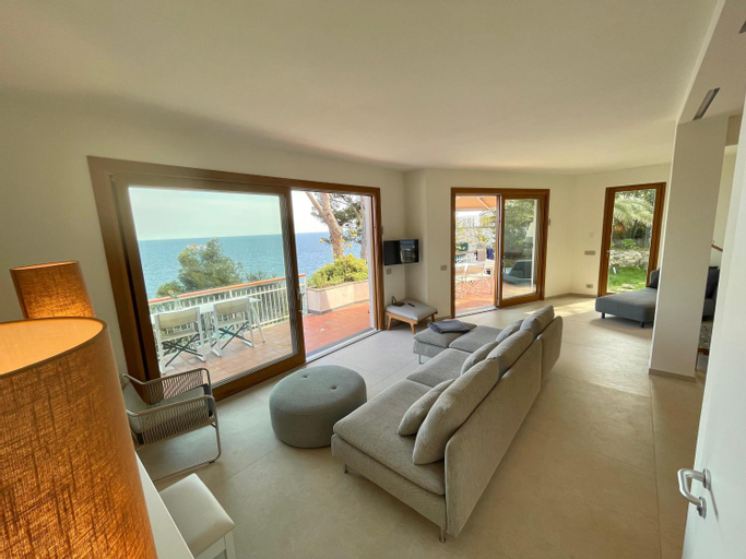 Others 5, Cokkinis villa with garden overlooking the sea, Savona