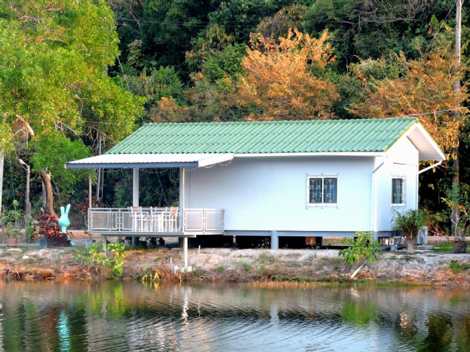 Exterior 7