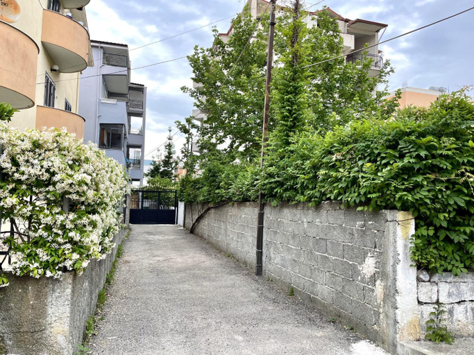 Others 4, Edlira Apartments, Durrësit
