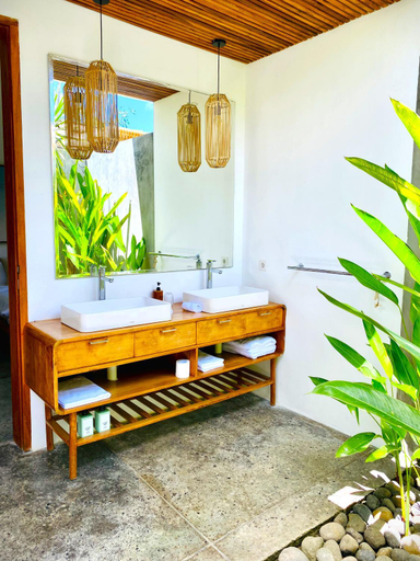 Bathroom 4, SUNDAY Villa with private pool, near centre and beach, Lombok