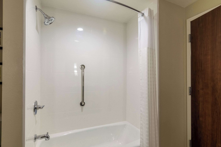 Bathroom 3, Comfort Suites Meridian and I-40, Oklahoma