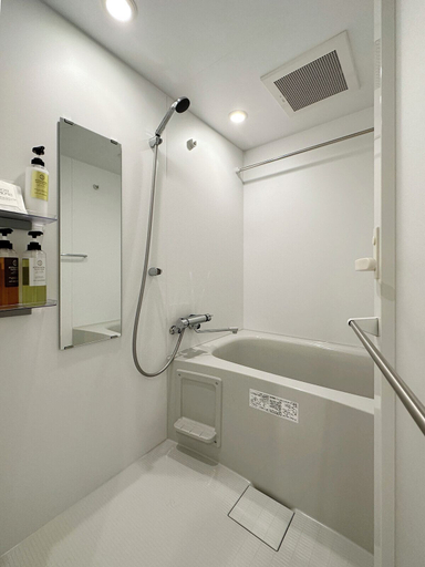 Bathroom 4, Arts Dobashi 6N, Hiroshima