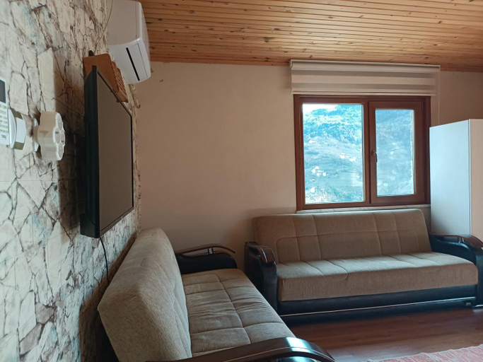 Shared lounge/TV area 1, Villa Pamuklu second floor only, Çaykara