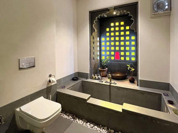 Bathroom 3, Smiling Sparrows, Udaipur