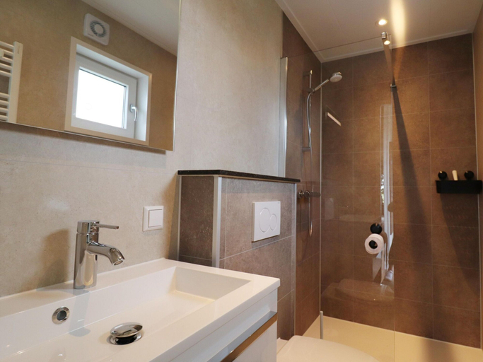 Bathroom 4, Holiday Home in Blesdijke Near Giethoorn, Weststellingwerf