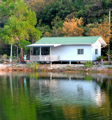 Exterior 8