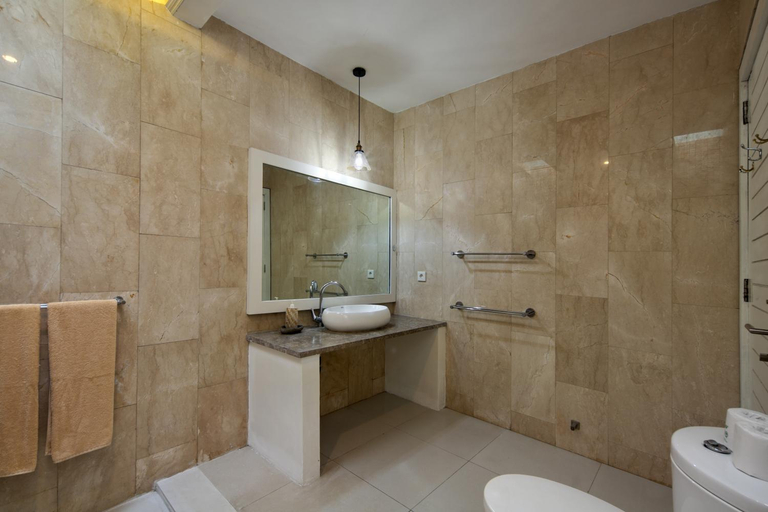 Bathroom 2, 3BR Private Pool Villa Canggu , Short Walk to the Beach, Badung