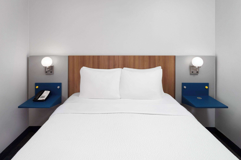 Bedroom 4, Microtel Inn by Wyndham Janesville, Rock