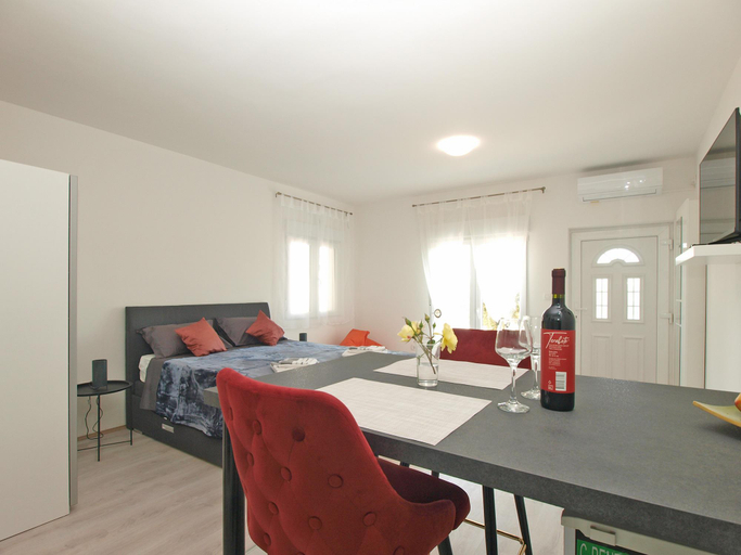 Others 5, Apartment 2091, Pula