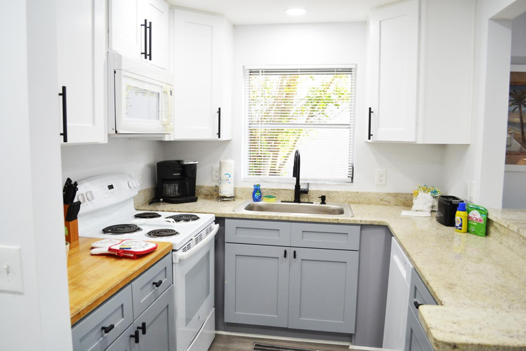 Others 4, AMAZING LOCATION ! direct across ST, from beach, Pinellas
