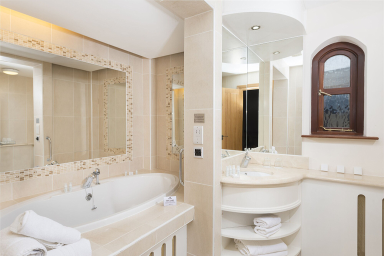Bathroom 4, Delphi Resort