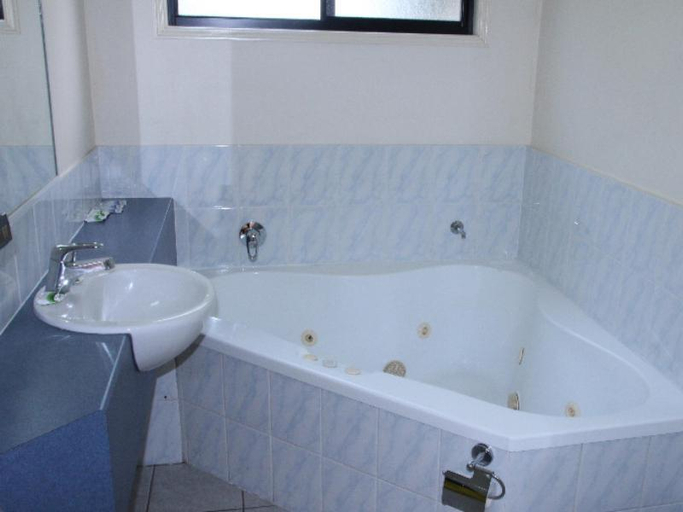 Bathroom 13