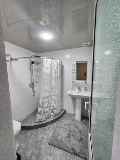 Bathroom 4, Room4you, Qibray
