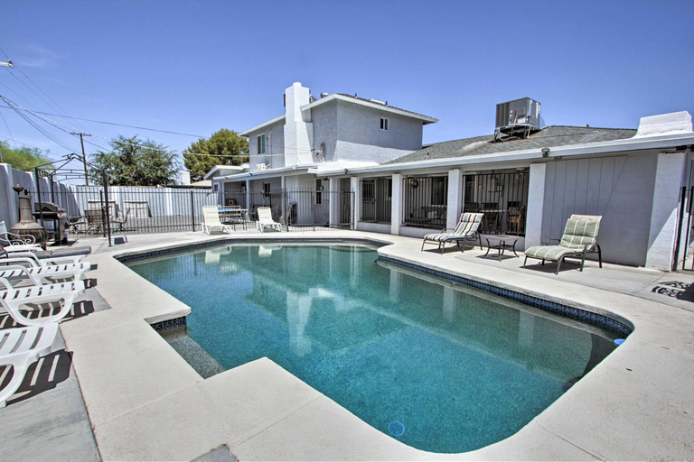 Sport & Beauty 2, Ultimate Phoenix Group Getaway: Patio + Pool!, Maricopa