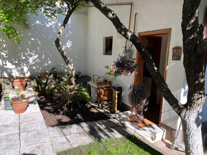 Apartments Music, garden and free parking, Sarajevo