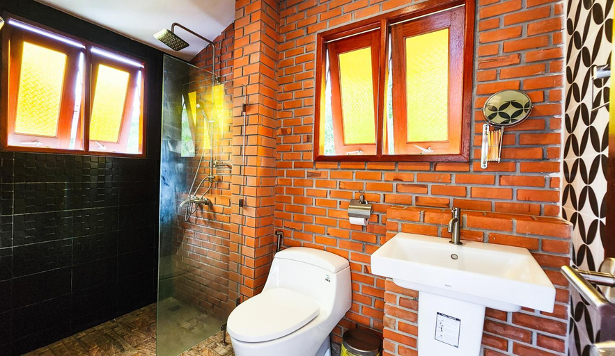 Bathroom 3, Baan Bhuwann Holiday Apartment, Ko Phangan