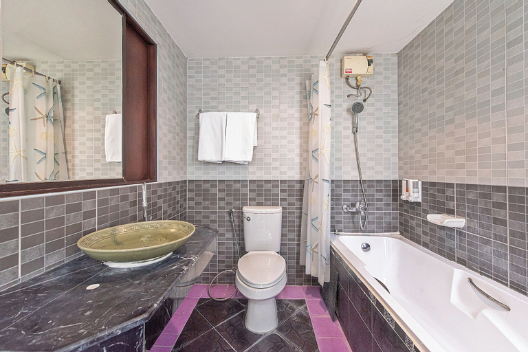 Bathroom 11