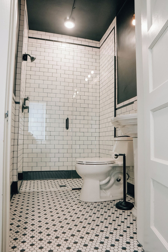 Bathroom 3, Westphalia Inn, Osage