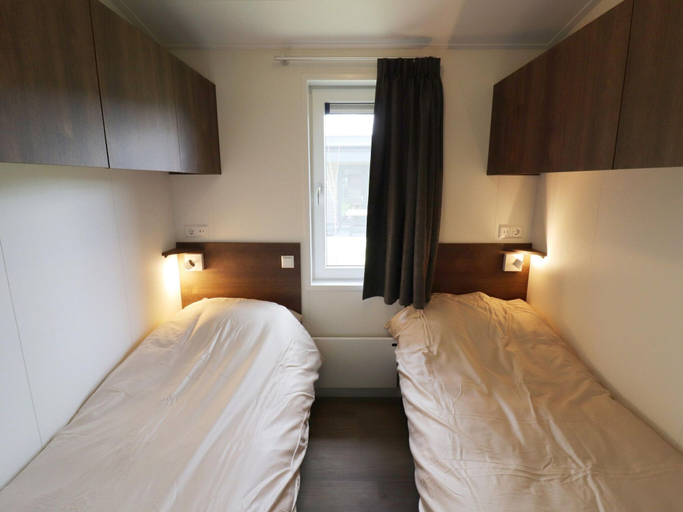 Room 3, Chalet With Shared Pool Near Giethoorn, Weststellingwerf